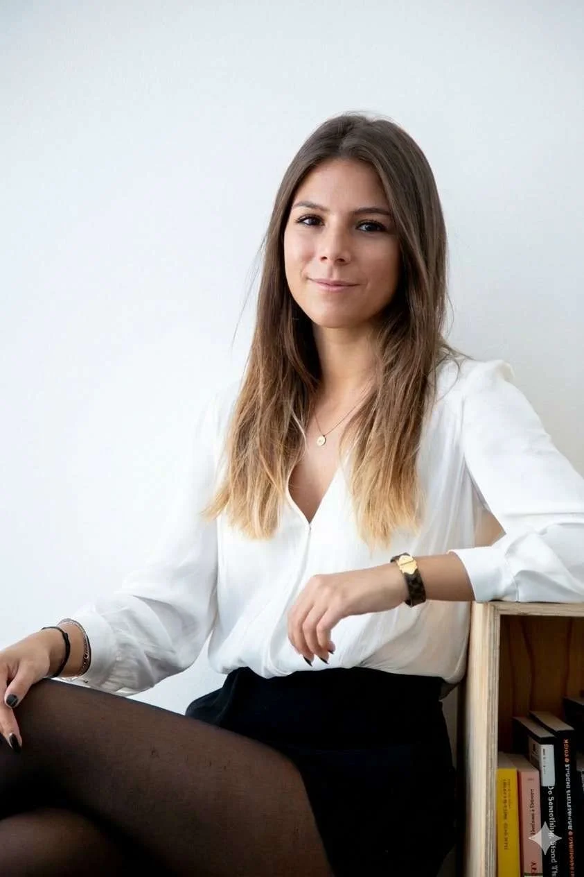 Comment vérifier si votre marque est citée par ChatGPT - Analyse visibilité IA workspace moderne